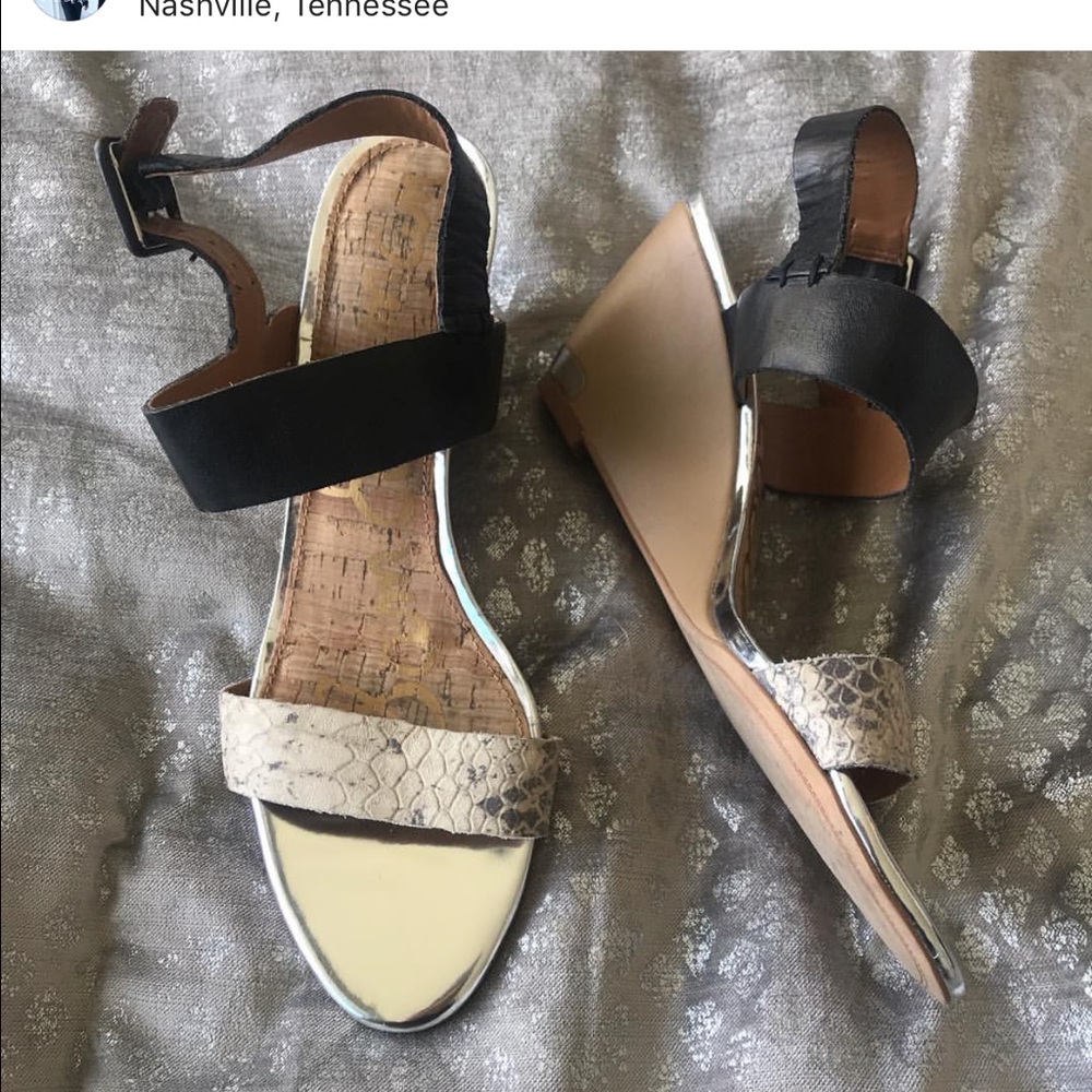 Snake skin kitten heel with gold details